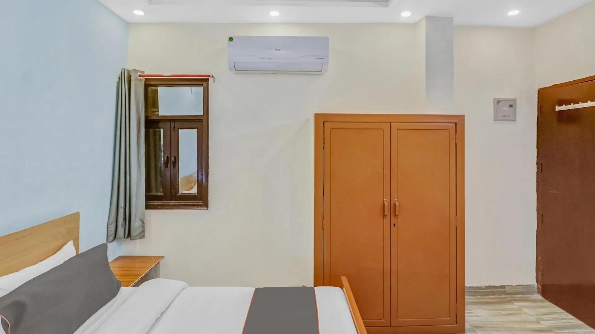 Hotel Super Capital O Moody Inn Delhi